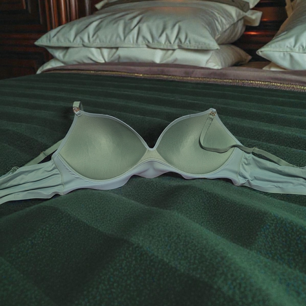 Victoria’s Secret Love Cloud Smooth Wireless Push-Up Plunge Bra Sage Green 38C - Picture 8 of 13